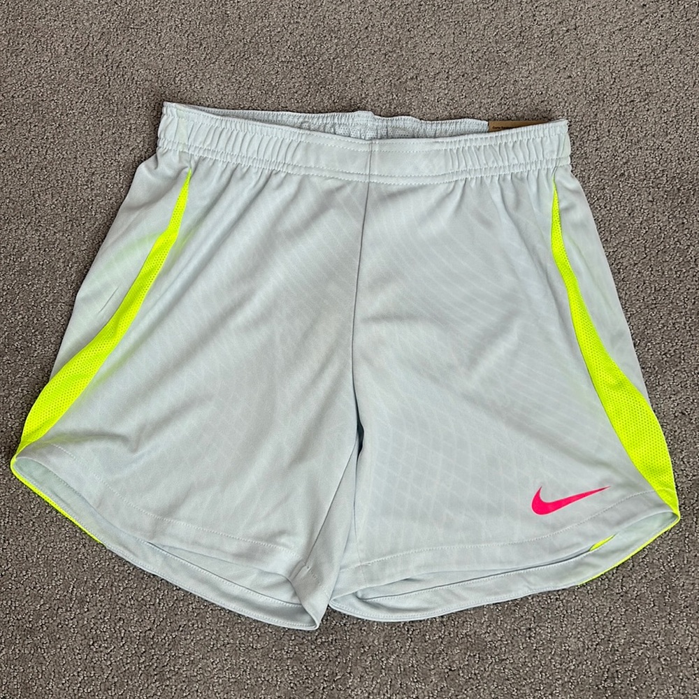 NWT Women’s Nike Standard Fit Shorts